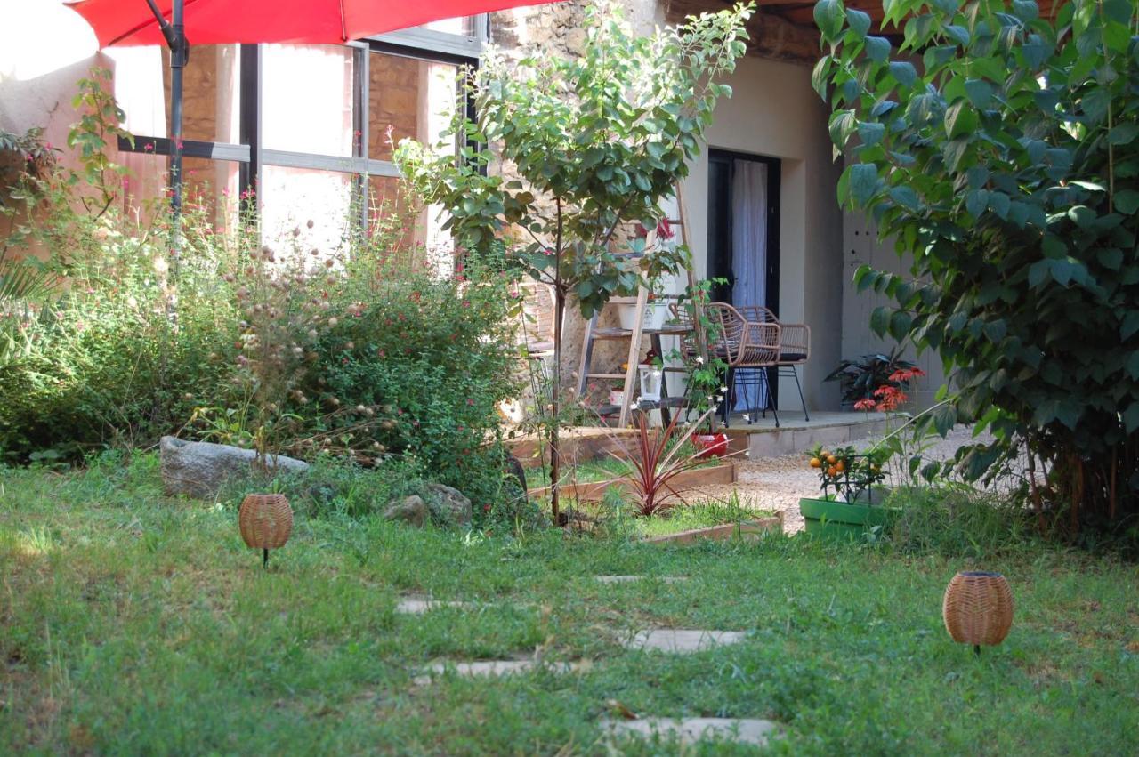 La Bucolique, Chambres Et Jardin D'Hotes Sabran Exterior foto