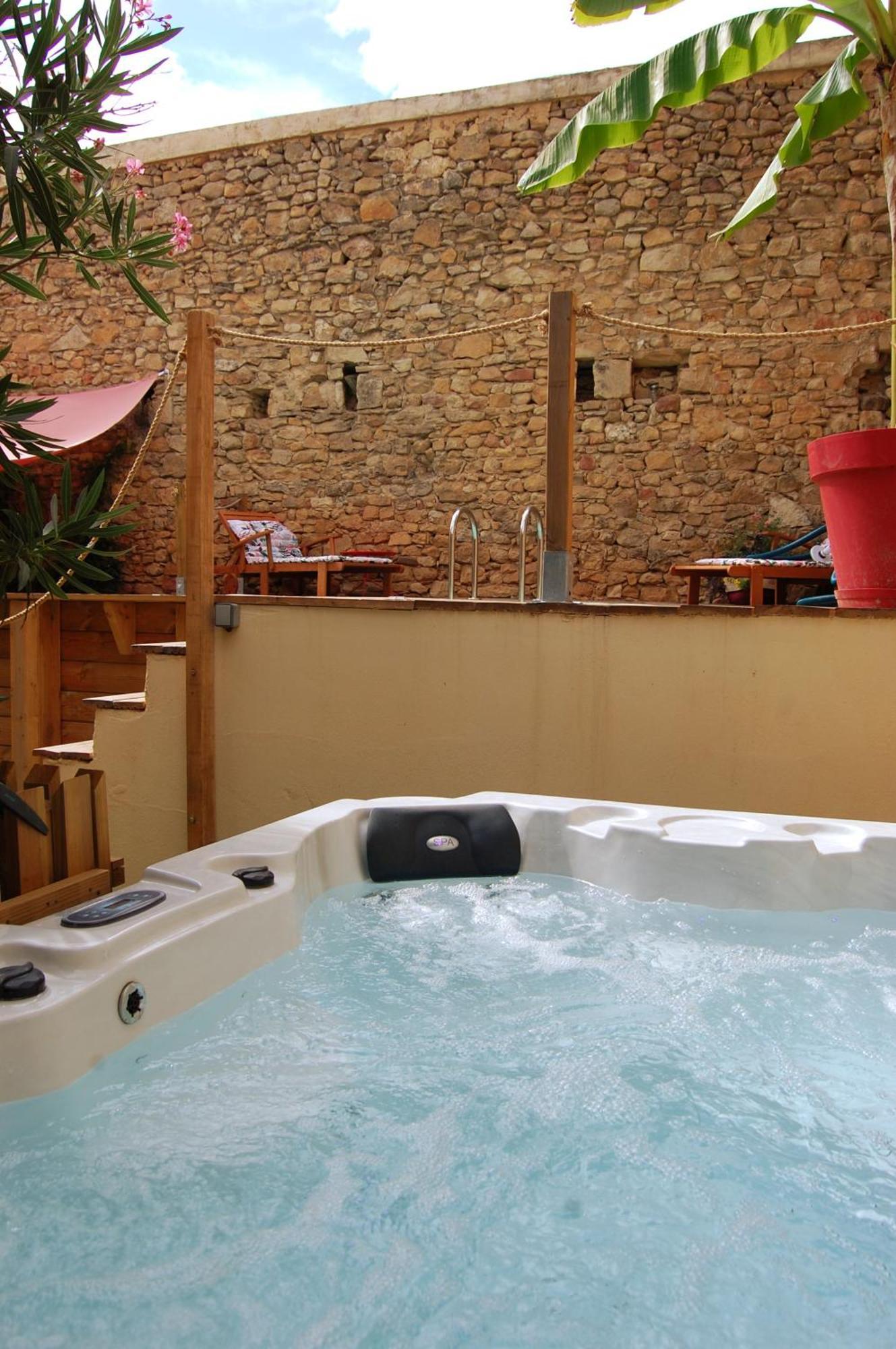 La Bucolique, Chambres Et Jardin D'Hotes Sabran Exterior foto