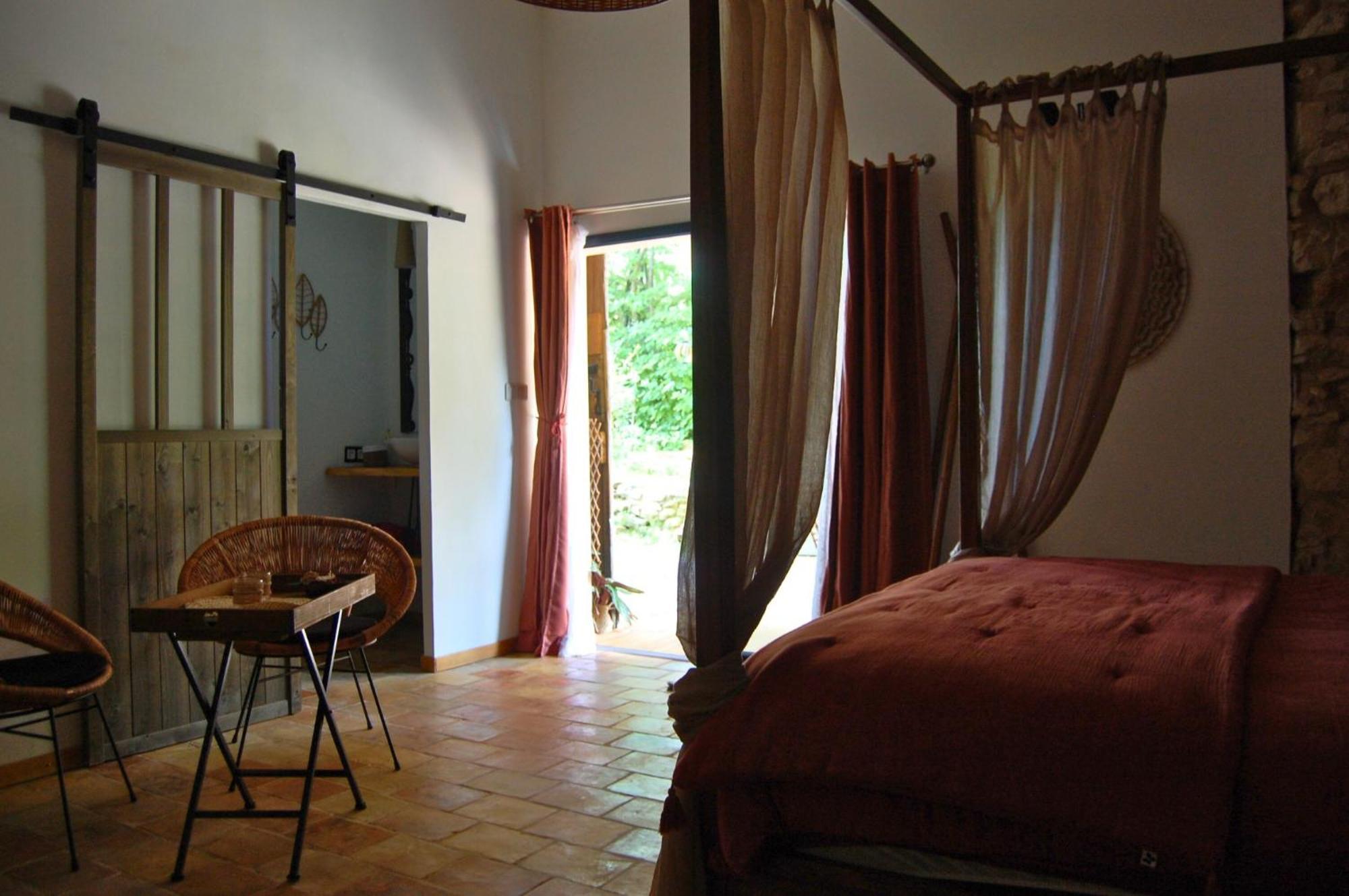 La Bucolique, Chambres Et Jardin D'Hotes Sabran Exterior foto