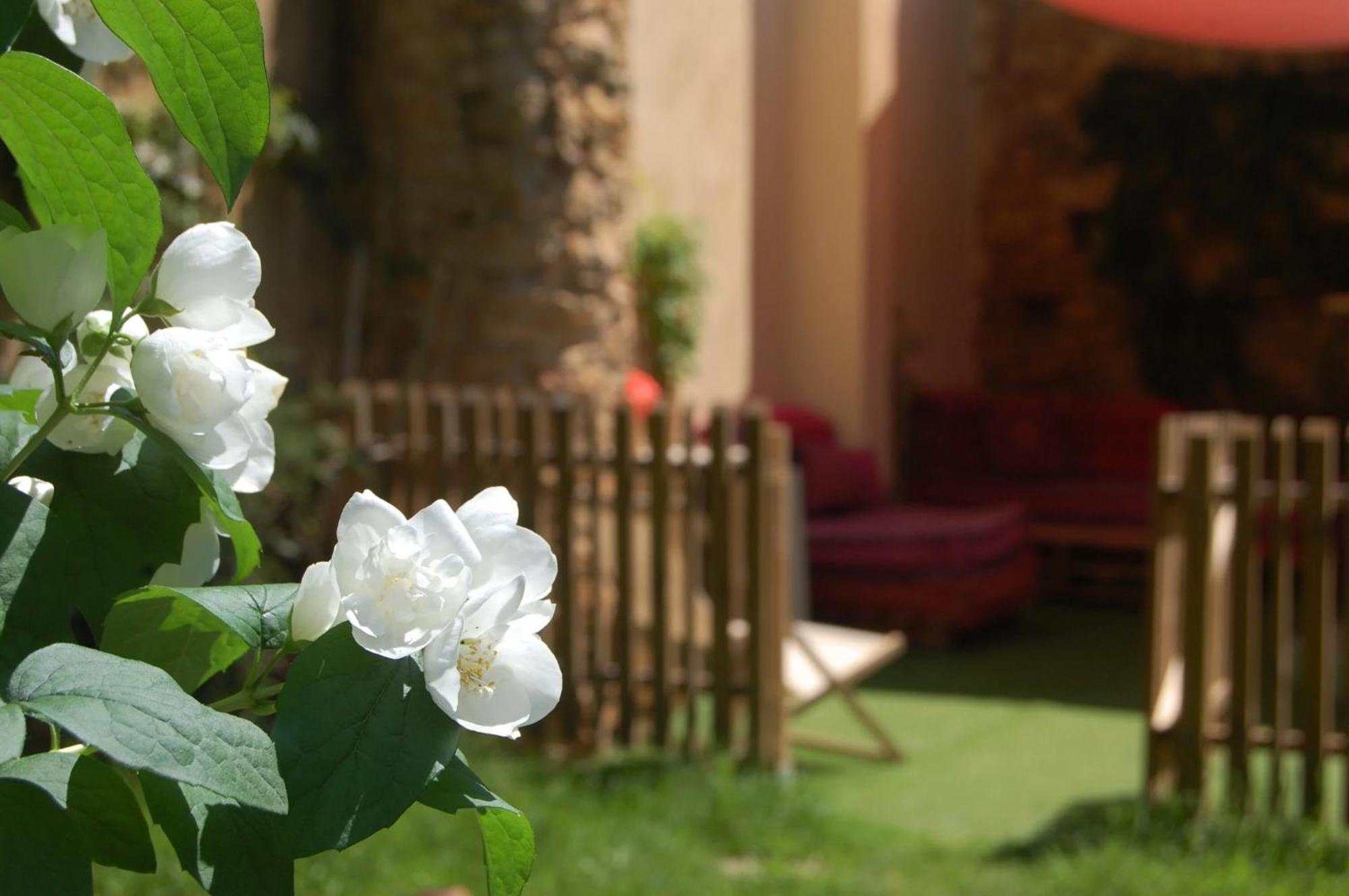 La Bucolique, Chambres Et Jardin D'Hotes Sabran Exterior foto